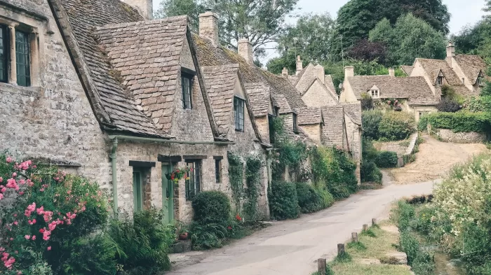 arlington row bibury - film locations cotswolds